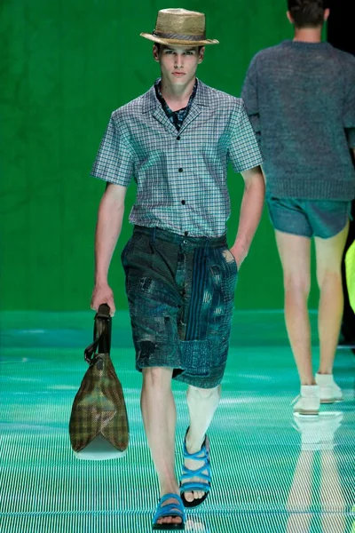 Look 28